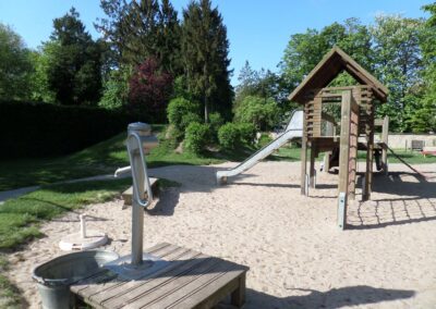 Klettergerät mit Rutsche